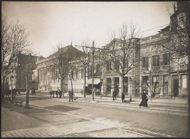 Palais de justice, au fond le commencement de la rue J-B Eyriès, carte postale (AM Noël), XIX<sup style='font-size:0.5em;'>e</sup>