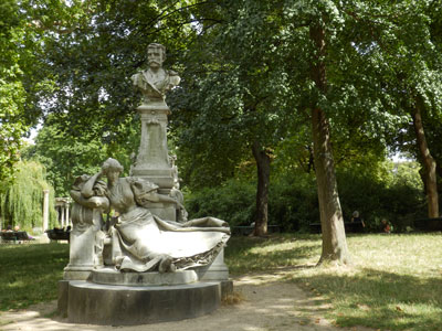 Sculpture, Maupassant par Raoul Verlet, 1897, Parc Monceau, Paris VIII