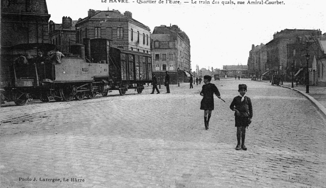 Rue de L’amiral Courbet, arte Postale, début XX<sup style='font-size:0.5em;'>e</sup> siècle
