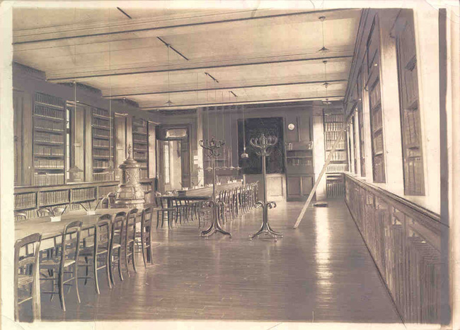 Salle de lecture, Bibliothèque municipale, Rue Ancelot, photographie, 1909