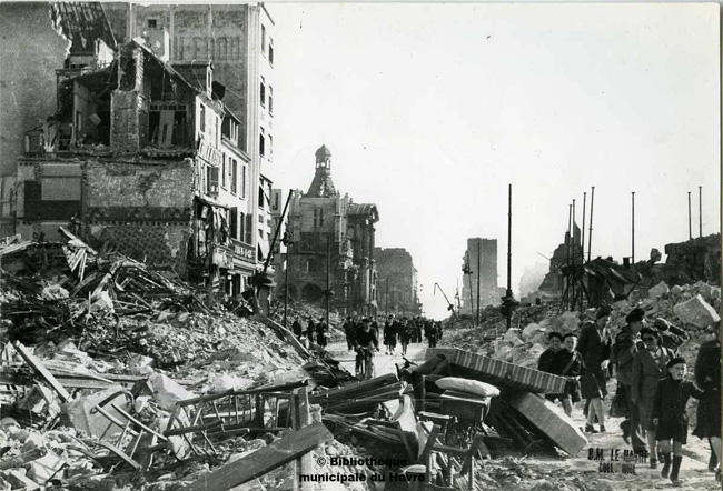 Les décombres de la rue de Paris en 1944, photographie